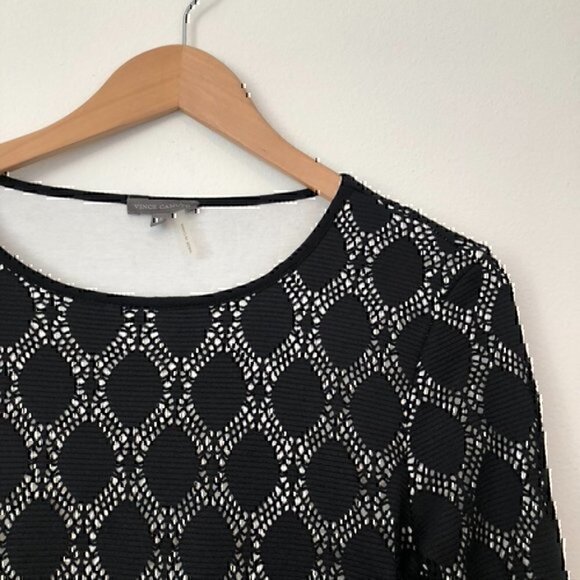VINCE CAMUTO Black Overlay White Laser Cut Polka Dot 3/4 Sleeve Blouse Top sz XS - Picture 3 of 5